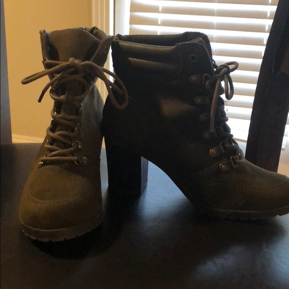 Cute booties - Picture 2 of 5